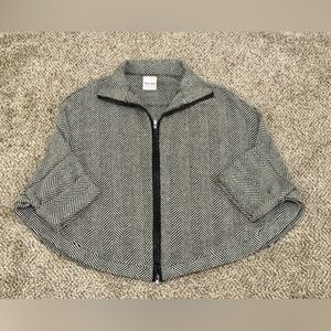 Women’s bishop + young black and white Herringbone zip up cape size small